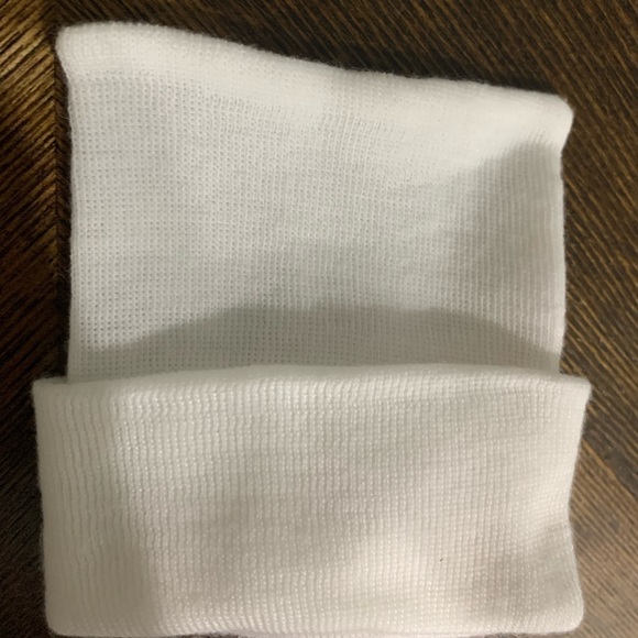 Newborn Hospital Hat Beanie White With Pink Blossom & Rhinestone Center New. NWT - Picture 2 of 3